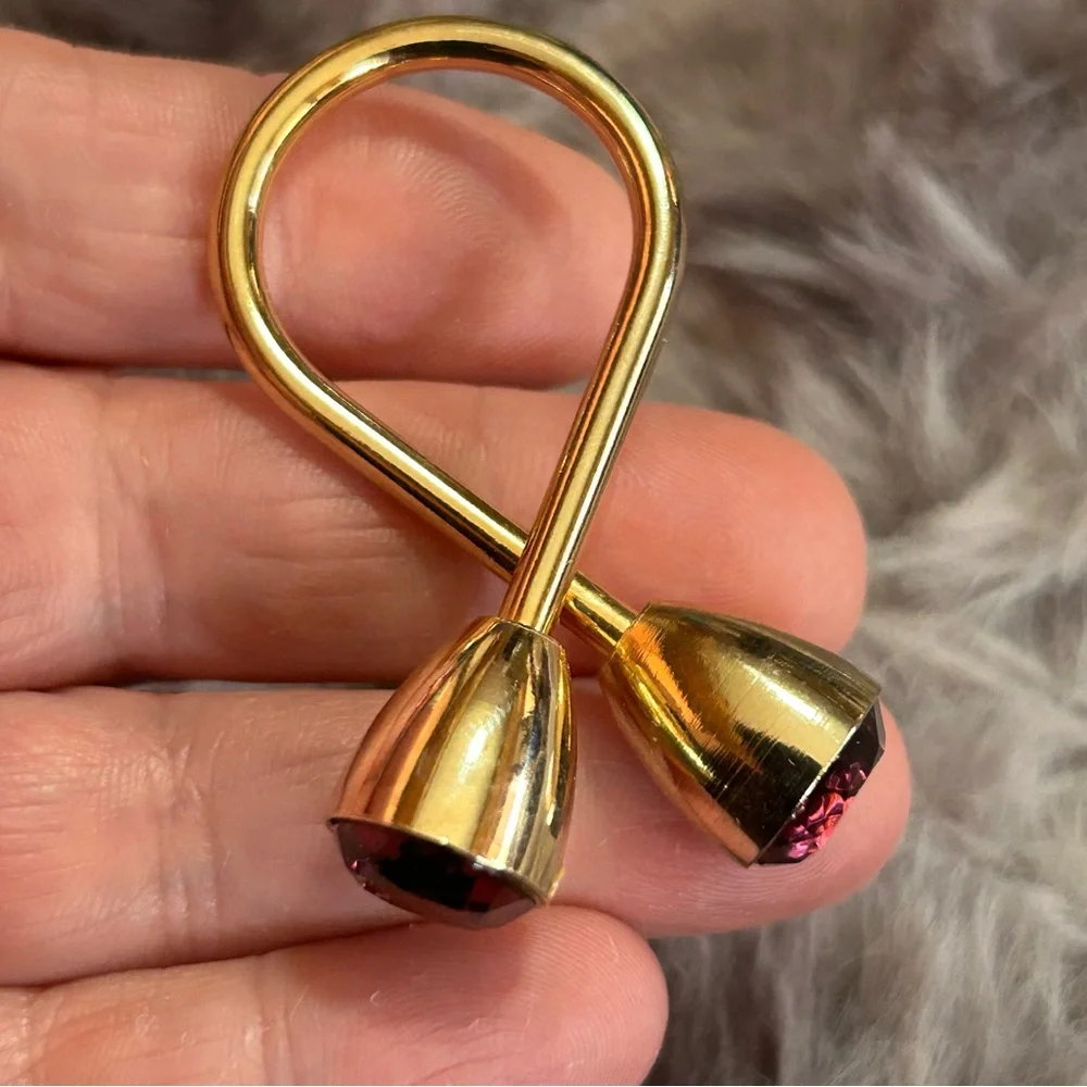 Vintage 70s faceted purple glass stone gold plated twist key fob